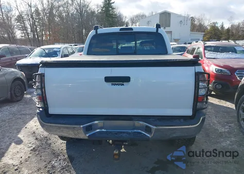 2015 Toyota Tacoma Base V6 z USA, uszkodzony, nr VIN 3TMLU4EN5FM172706